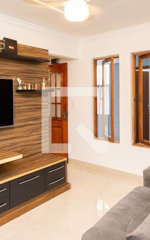 Casa à venda com 205m², 3 quartos e 2 vagas Casa à venda com 205m², 3 quartos e 2 vagasSala