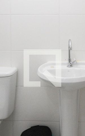 Apartamento à venda com 32m², 2 quartos e sem vaga Apartamento à venda com 32m², 2 quartos e sem vagaBanheiro