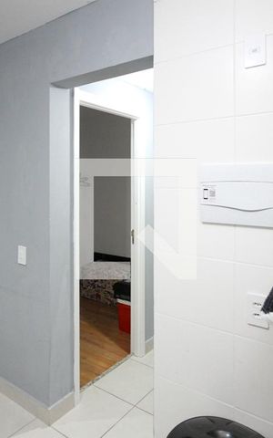 Apartamento à venda com 32m², 2 quartos e sem vaga Apartamento à venda com 32m², 2 quartos e sem vagaCozinha e Área de Serviço