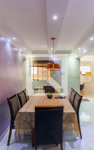Casa à venda com 216m², 3 quartos e 4 vagas Casa à venda com 216m², 3 quartos e 4 vagasCozinha