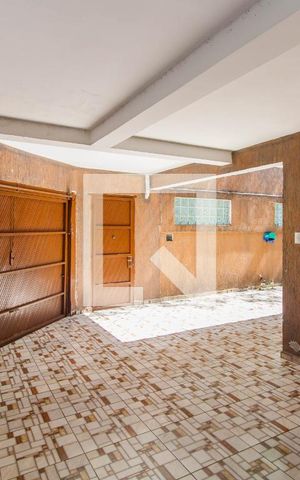 Casa à venda com 216m², 3 quartos e 4 vagas Casa à venda com 216m², 3 quartos e 4 vagasGaragem