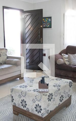 Casa à venda com 250m², 3 quartos e 2 vagasSala