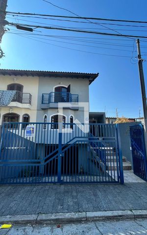 Casa à venda com 250m², 3 quartos e 2 vagas Casa à venda com 250m², 3 quartos e 2 vagasFachada