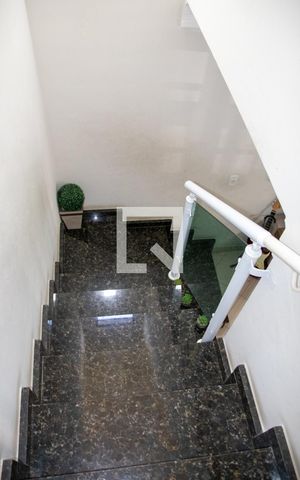 Casa à venda com 250m², 3 quartos e 2 vagasEscada