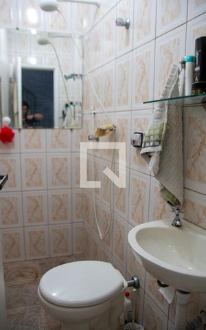Casa à venda com 250m², 3 quartos e 2 vagasQuarto e Banheiro de Serviço