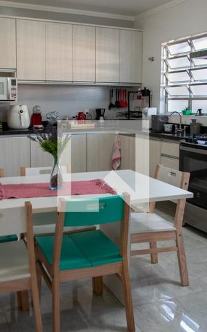 Casa à venda com 250m², 3 quartos e 2 vagasCozinha