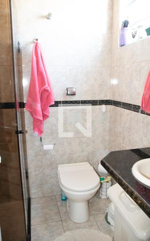 Casa à venda com 250m², 3 quartos e 2 vagasBanheiro do Quarto 1