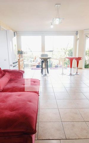 Casa à venda com 374m², 5 quartos e 5 vagasÁrea comum - Salão de festas
