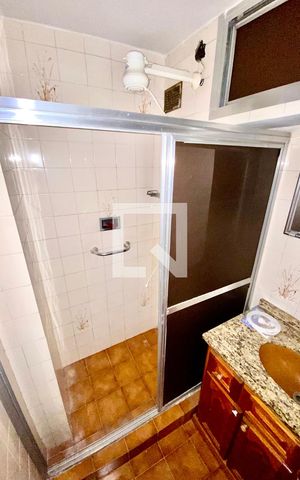 Apartamento à venda com 60m², 3 quartos e sem vaga Apartamento à venda com 60m², 3 quartos e sem vagaBanheiro