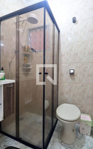 Casa à venda com 173m², 2 quartos e 2 vagasBanheiro do Quarto 1 - Suíte