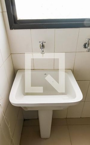Apartamento à venda com 90m², 2 quartos e 2 vagas Apartamento à venda com 90m², 2 quartos e 2 vagasDetalhe da area de serviço