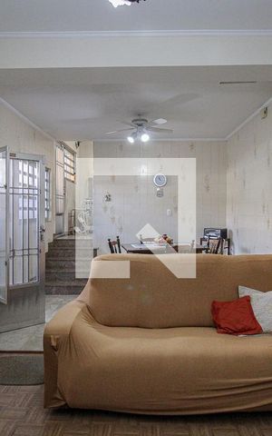 Casa à venda com 180m², 2 quartos e 2 vagas Casa à venda com 180m², 2 quartos e 2 vagasSala