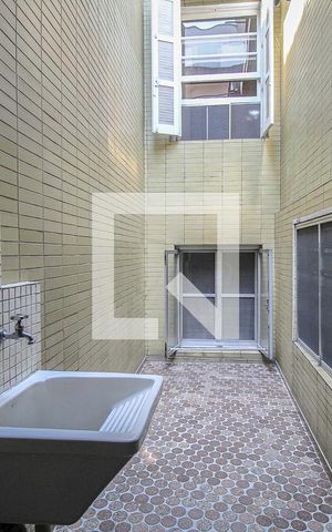 Casa à venda com 180m², 2 quartos e 2 vagas Casa à venda com 180m², 2 quartos e 2 vagasÁrea de Serviço 2