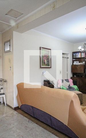 Casa à venda com 180m², 2 quartos e 2 vagas Casa à venda com 180m², 2 quartos e 2 vagasSala