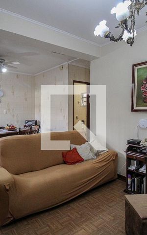 Casa à venda com 180m², 2 quartos e 2 vagas Casa à venda com 180m², 2 quartos e 2 vagasSala