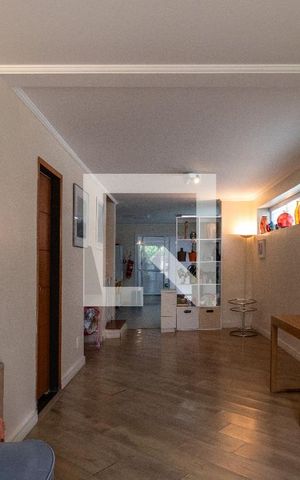 Casa à venda com 156m², 2 quartos e 2 vagas Casa à venda com 156m², 2 quartos e 2 vagasSala