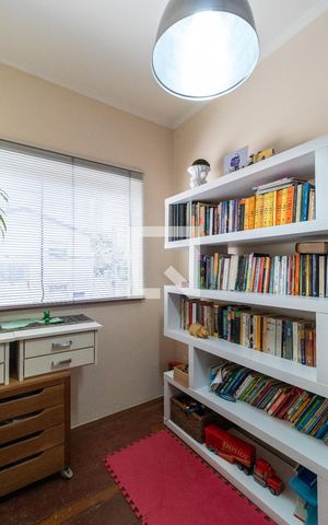 Casa à venda com 156m², 2 quartos e 2 vagas Casa à venda com 156m², 2 quartos e 2 vagasBiblioteca