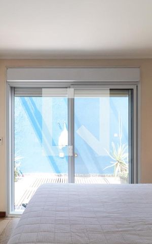 Casa à venda com 156m², 2 quartos e 2 vagas Casa à venda com 156m², 2 quartos e 2 vagasSuíte