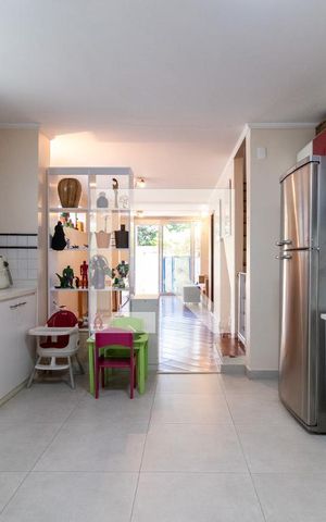 Casa à venda com 156m², 2 quartos e 2 vagas Casa à venda com 156m², 2 quartos e 2 vagasCozinha