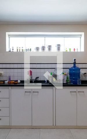 Casa à venda com 156m², 2 quartos e 2 vagas Casa à venda com 156m², 2 quartos e 2 vagasCozinha