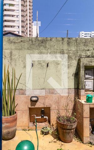Casa à venda com 156m², 2 quartos e 2 vagas Casa à venda com 156m², 2 quartos e 2 vagasQuintal