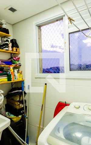 Apartamento à venda com 62m², 3 quartos e 2 vagas Apartamento à venda com 62m², 3 quartos e 2 vagasCozinha e Área de Serviço