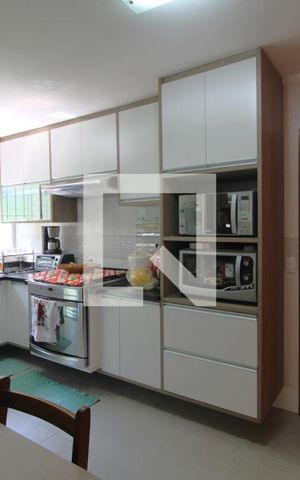 Casa à venda com 97m², 3 quartos e 2 vagasCozinha