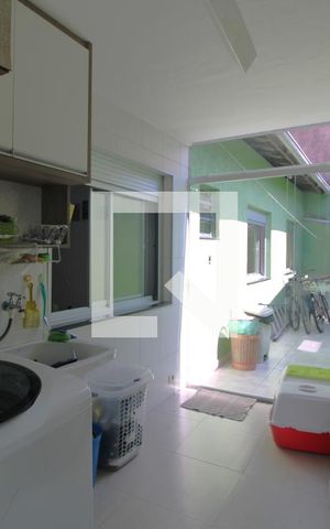 Casa à venda com 97m², 3 quartos e 2 vagasLavanderia