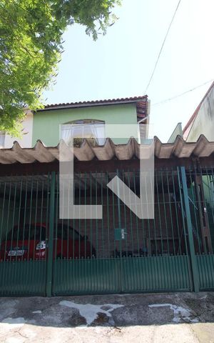 Casa à venda com 97m², 3 quartos e 2 vagasFachada