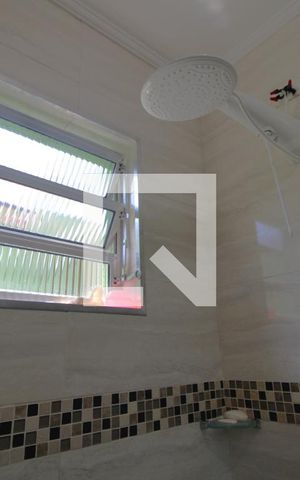 Casa à venda com 97m², 3 quartos e 2 vagasChuveiro