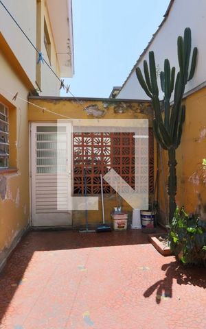 Casa para alugar com 220m², 3 quartos e 3 vagas Casa para alugar com 220m², 3 quartos e 3 vagasQuintal