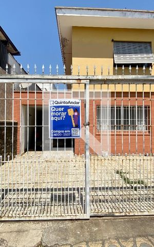 Casa para alugar com 220m², 3 quartos e 3 vagas Casa para alugar com 220m², 3 quartos e 3 vagasFachada