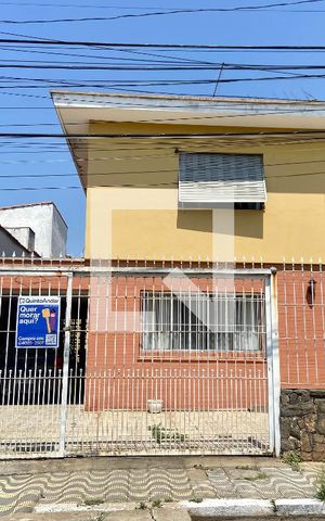 Casa para alugar com 220m², 3 quartos e 3 vagas Casa para alugar com 220m², 3 quartos e 3 vagasFachada