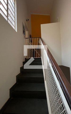 Casa à venda com 270m², 4 quartos e 4 vagasEscada