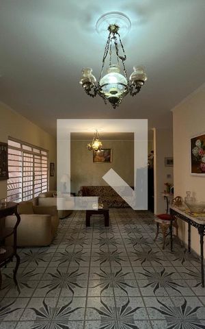 Casa à venda com 270m², 4 quartos e 4 vagasSala