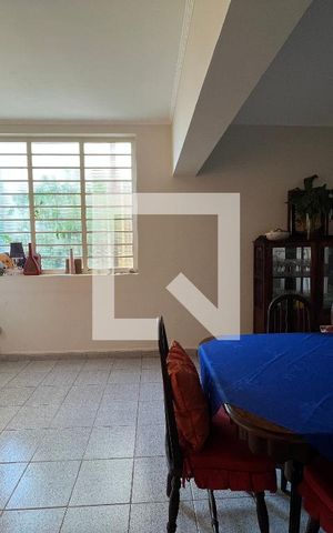 Casa à venda com 270m², 4 quartos e 4 vagasSala
