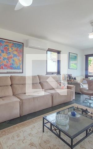 Casa de condomínio para alugar com 320m², 5 quartos e 4 vagas Casa de condomínio para alugar com 320m², 5 quartos e 4 vagasSala