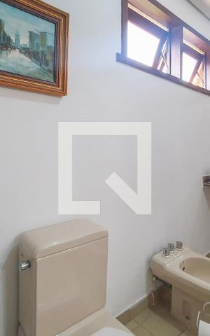 Casa de condomínio para alugar com 320m², 5 quartos e 4 vagas Casa de condomínio para alugar com 320m², 5 quartos e 4 vagasBanheiro 1