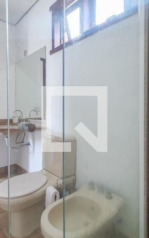 Casa de condomínio para alugar com 320m², 5 quartos e 4 vagas Casa de condomínio para alugar com 320m², 5 quartos e 4 vagasBanheiro 3