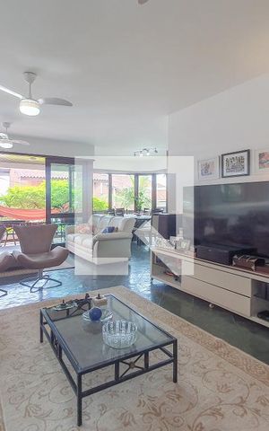 Casa de condomínio para alugar com 320m², 5 quartos e 4 vagas Casa de condomínio para alugar com 320m², 5 quartos e 4 vagasSala