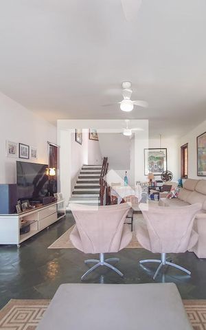 Casa de condomínio para alugar com 320m², 5 quartos e 4 vagas Casa de condomínio para alugar com 320m², 5 quartos e 4 vagasSala