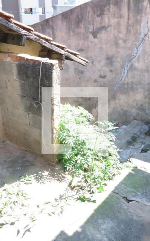 Casa à venda com 250m², 2 quartos e 2 vagasCômo Externo 1 Quarto com Banheiro