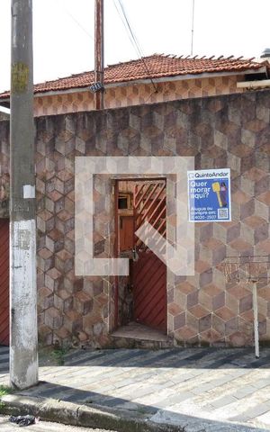 Casa à venda com 250m², 2 quartos e 2 vagasFachada