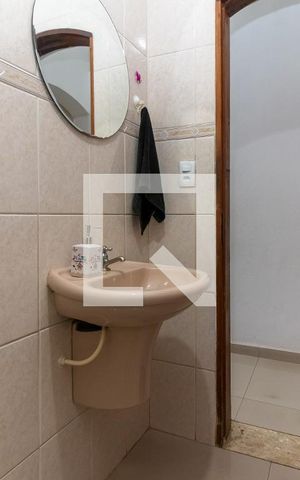 Casa à venda com 360m², 5 quartos e 3 vagas Casa à venda com 360m², 5 quartos e 3 vagasLavabo