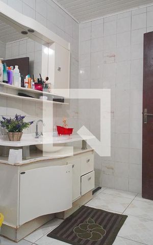 Casa à venda com 120m², 4 quartos e 2 vagasBanheiro