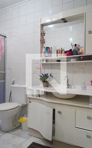 Casa à venda com 120m², 4 quartos e 2 vagasBanheiro