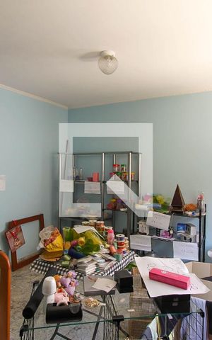 Casa à venda com 250m², 5 quartos e 2 vagas Casa à venda com 250m², 5 quartos e 2 vagasEdícula
