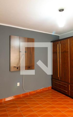 Casa à venda com 250m², 5 quartos e 2 vagas Casa à venda com 250m², 5 quartos e 2 vagasQuarto Suíte