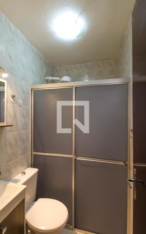 Casa à venda com 250m², 5 quartos e 2 vagas Casa à venda com 250m², 5 quartos e 2 vagasBanheiro da Suíte