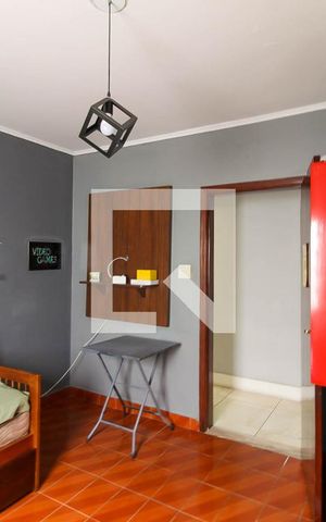 Casa à venda com 250m², 5 quartos e 2 vagas Casa à venda com 250m², 5 quartos e 2 vagasQuarto 2